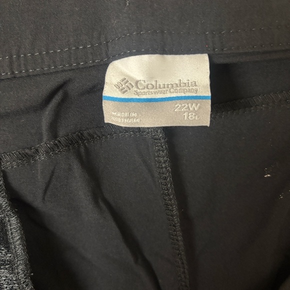 Columbia Women's Black Bermudas - Picture 5 of 7